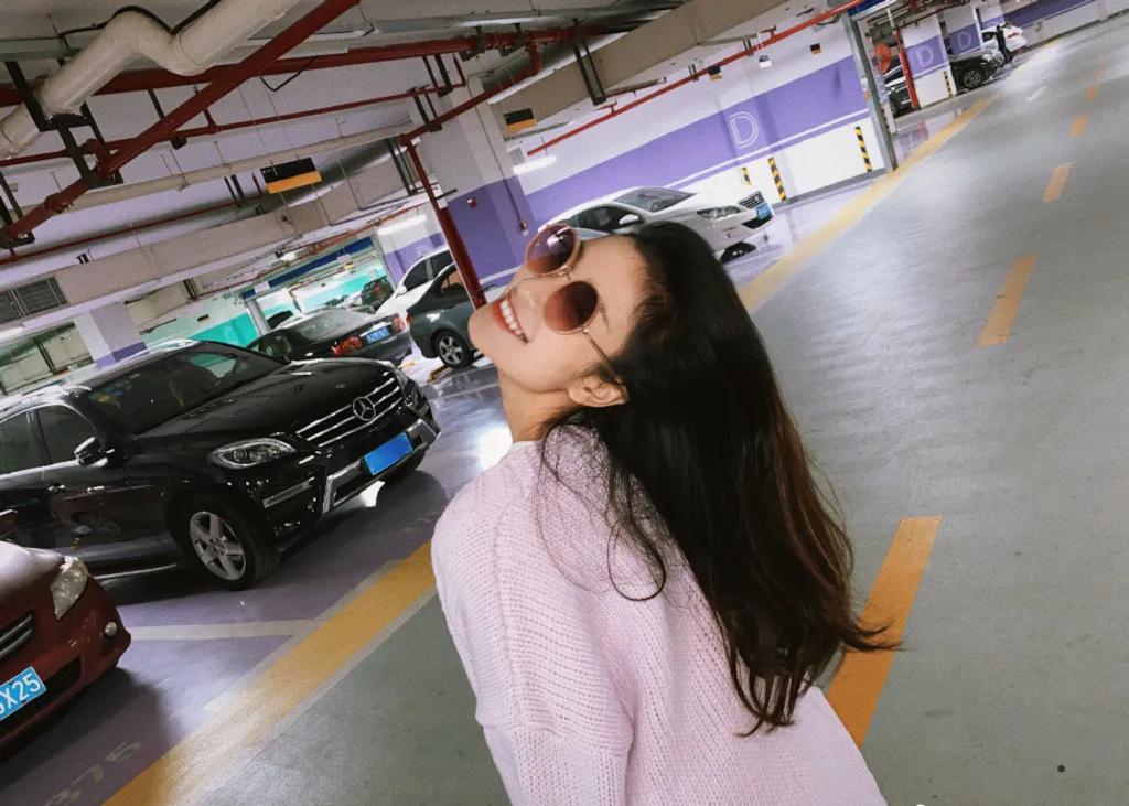 模特拍照姿势怎么调,模特拍视频如何保持松弛感