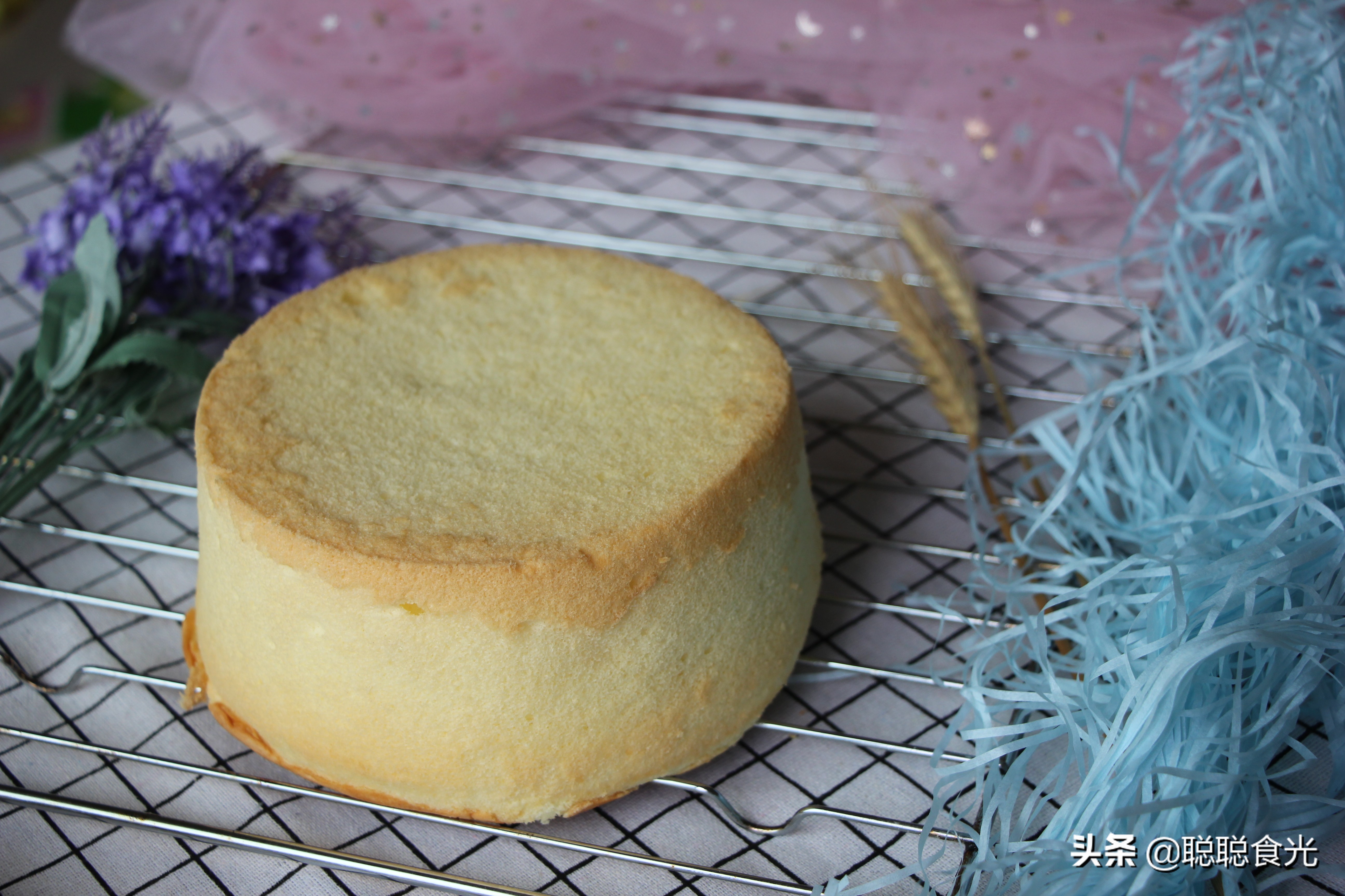 用烤箱做蛋糕怎么才不开裂,蛋糕在烤箱里烤蓬松起来又塌了