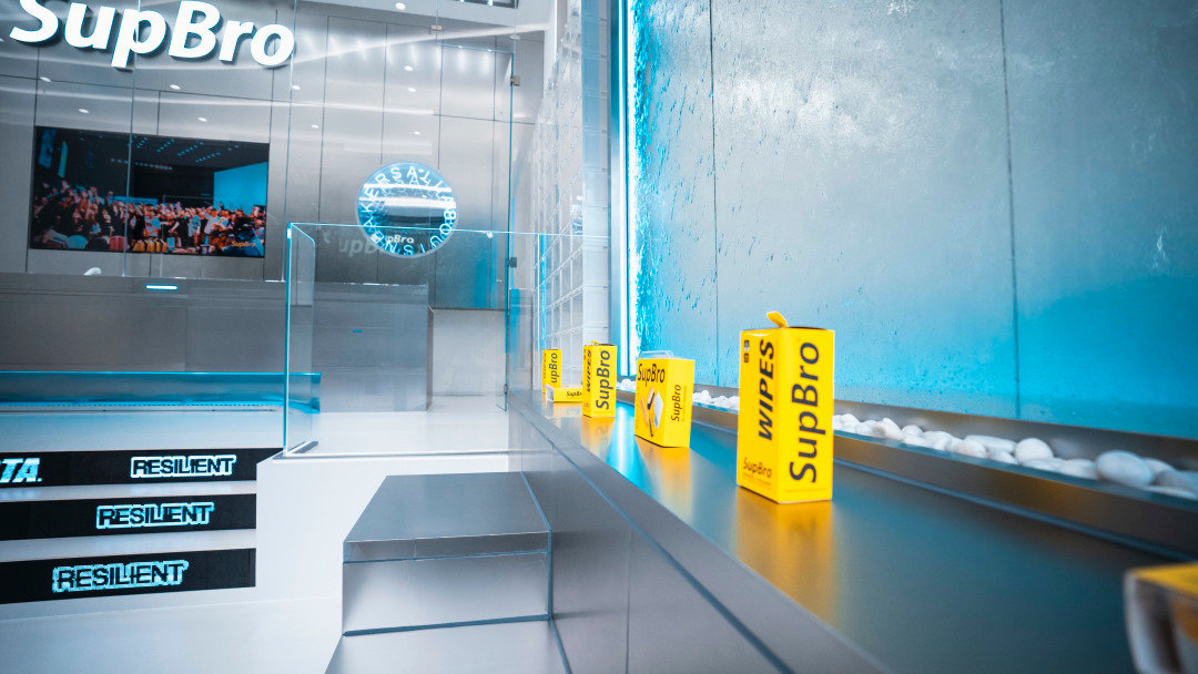 又快又好的科幻风酷炫洗鞋体验，全新门店成潮人聚集地