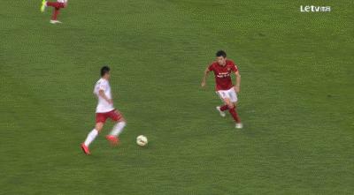 国足停球集锦搞笑视频,惨不忍睹的国足停球集锦