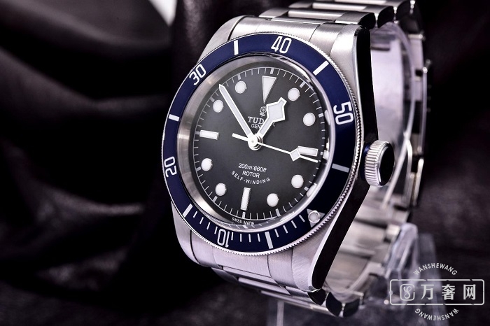 帝舵碧湾系列计时型腕表图片,帝舵碧湾系列黑陶瓷钢带