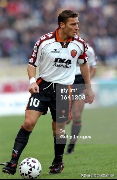 17岁签约nike,t90头号代言人欧锦赛反水怒喷球鞋散热差