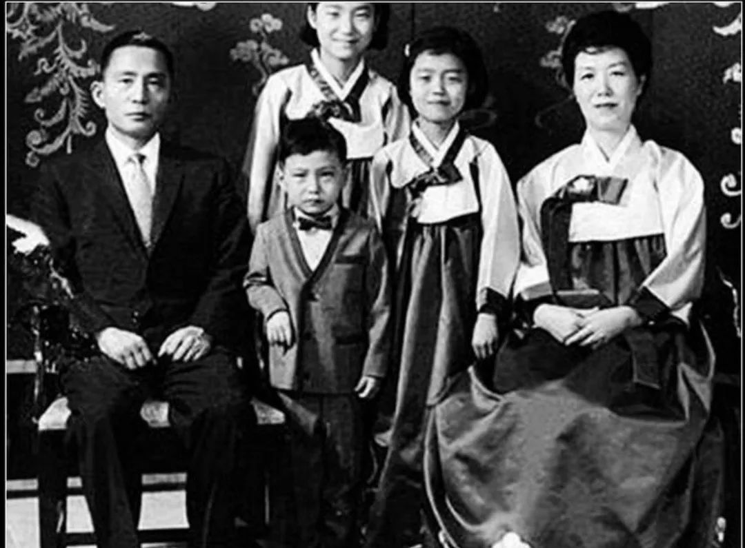 青瓦魔咒谁善终了,韩国青瓦魔咒起源