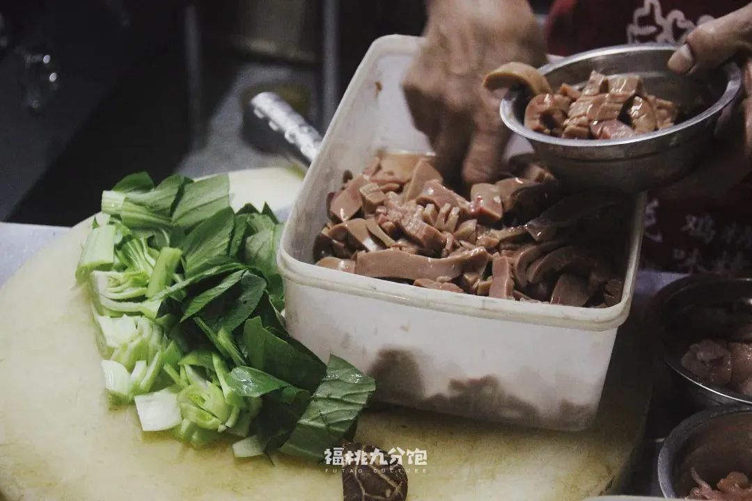 王宝强吃面道士下山,道士下山吃面图片