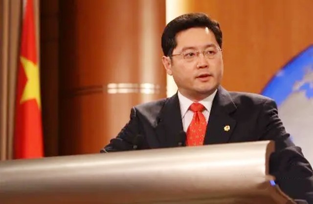 秦刚正式接任驻美大使，澳媒：他气场强大，记者会的表现令人折服