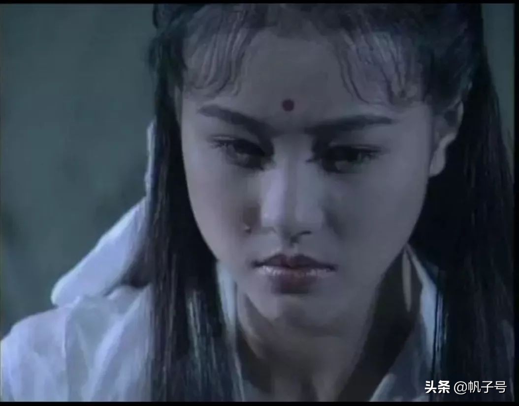 两个“最美周芷若”：美人的中年危机总是来得更猛烈一些