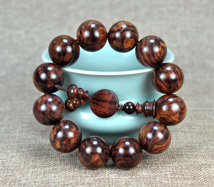 海南黄花梨需要一直戴手套盘吗,黄花梨上手之后还可以用手套么