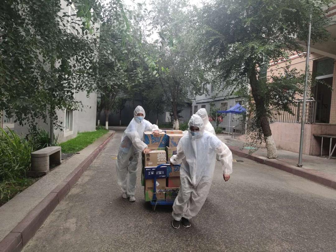 疫情下把爱连在一起的便利连锁人