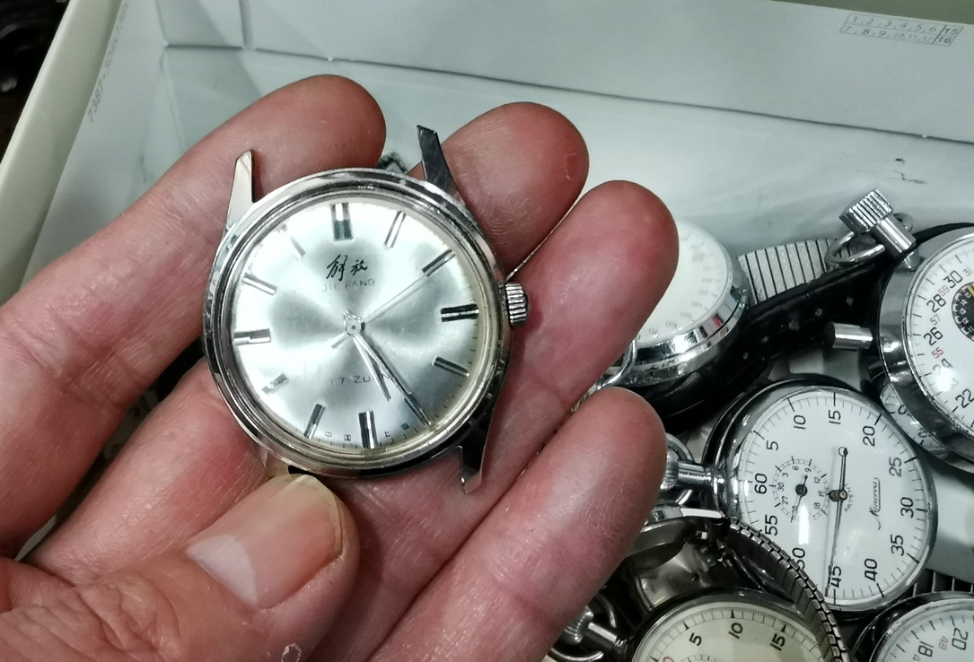 古玩市场古董表,逛古玩地摊淘到旧书