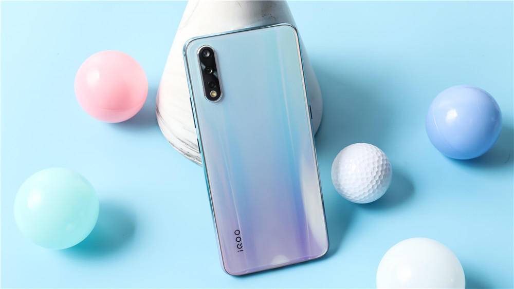 搅动两千档手机市场！iQOONeo855版凭什么敢？实测后无法反驳