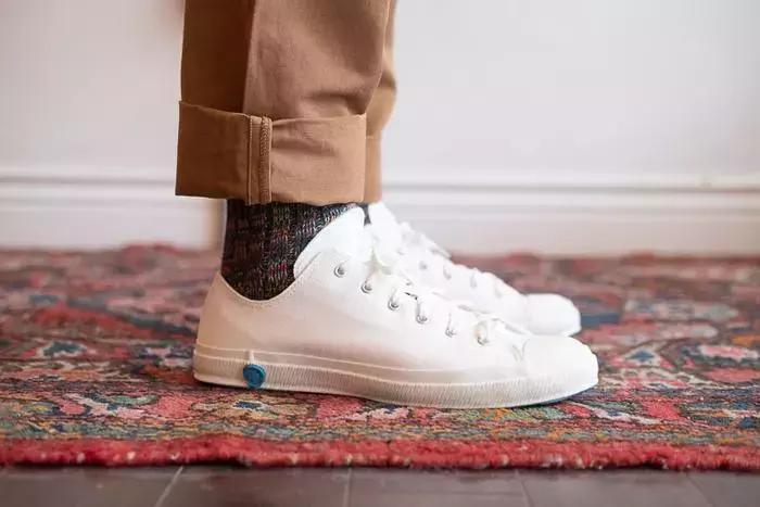 匡威帆布鞋好还是vans好,帆布鞋匡威vans