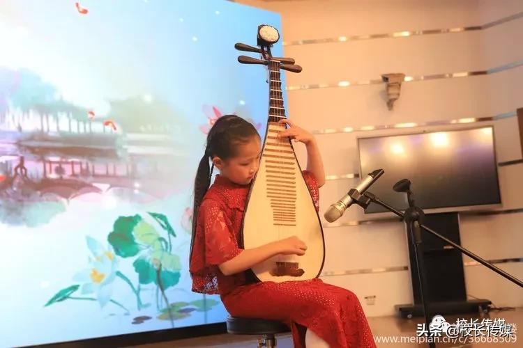 学校因足球而精彩,学校因学生而骄傲