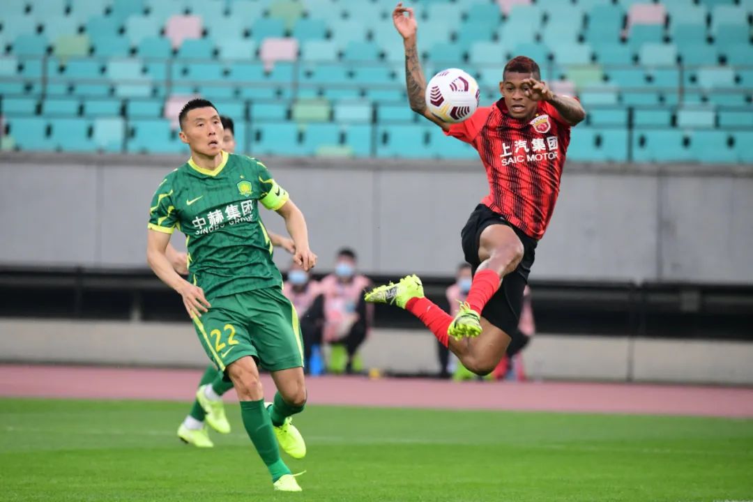 国安开局强势视频,国安小球迷与于大宝