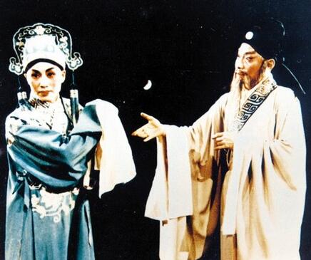 1988年,在大会上“请小平同志不要吸烟”的女人,后来怎样了