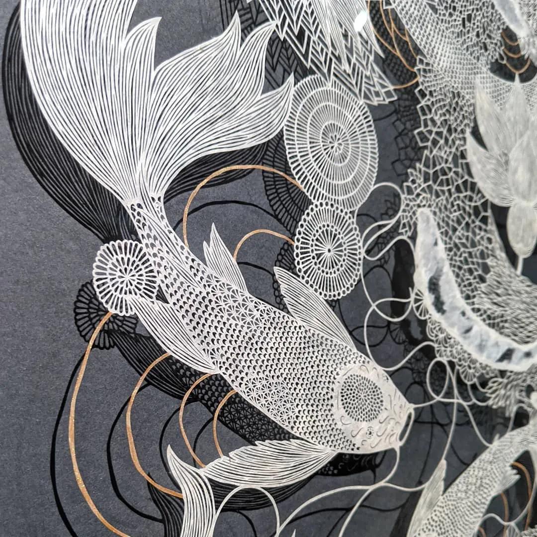 她被称为“刀王”，凭一把破刀，一张破纸，作品征服了全世界