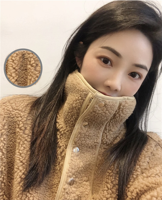 今年流行款羊羔绒羽绒服拼接的,比羽绒服更保暖的羊羔毛外套