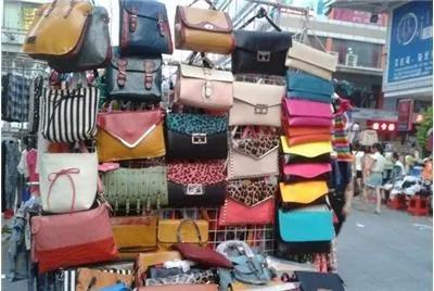 3种释放“我可撩”信号的方式，最后一种太高级：走路带风身价高