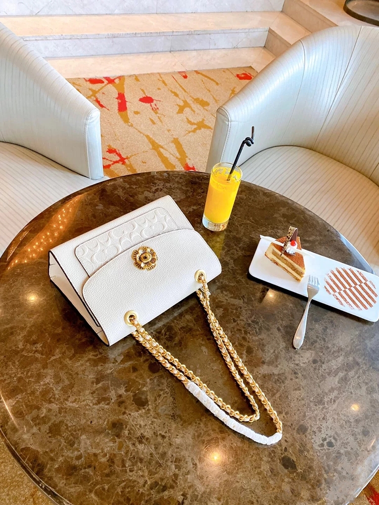 大家会买蔻驰几年前的包吗,几百块钱能买到蔻驰真包吗