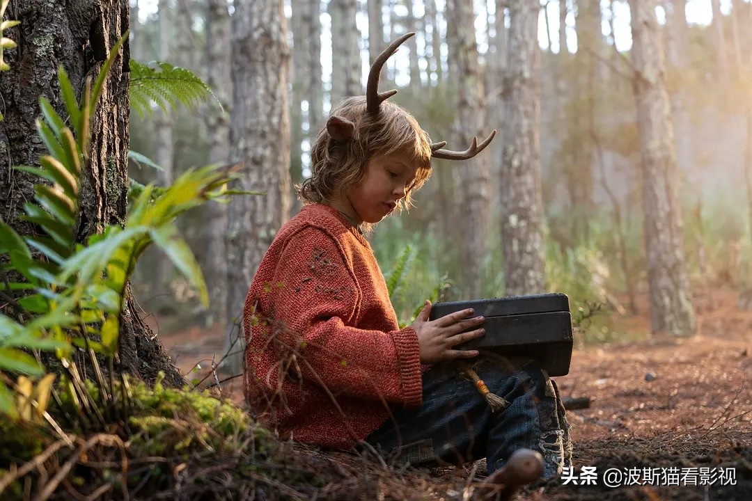 男孩一出生就长着一对鹿角,一个婴儿刚生下来就长了翅膀