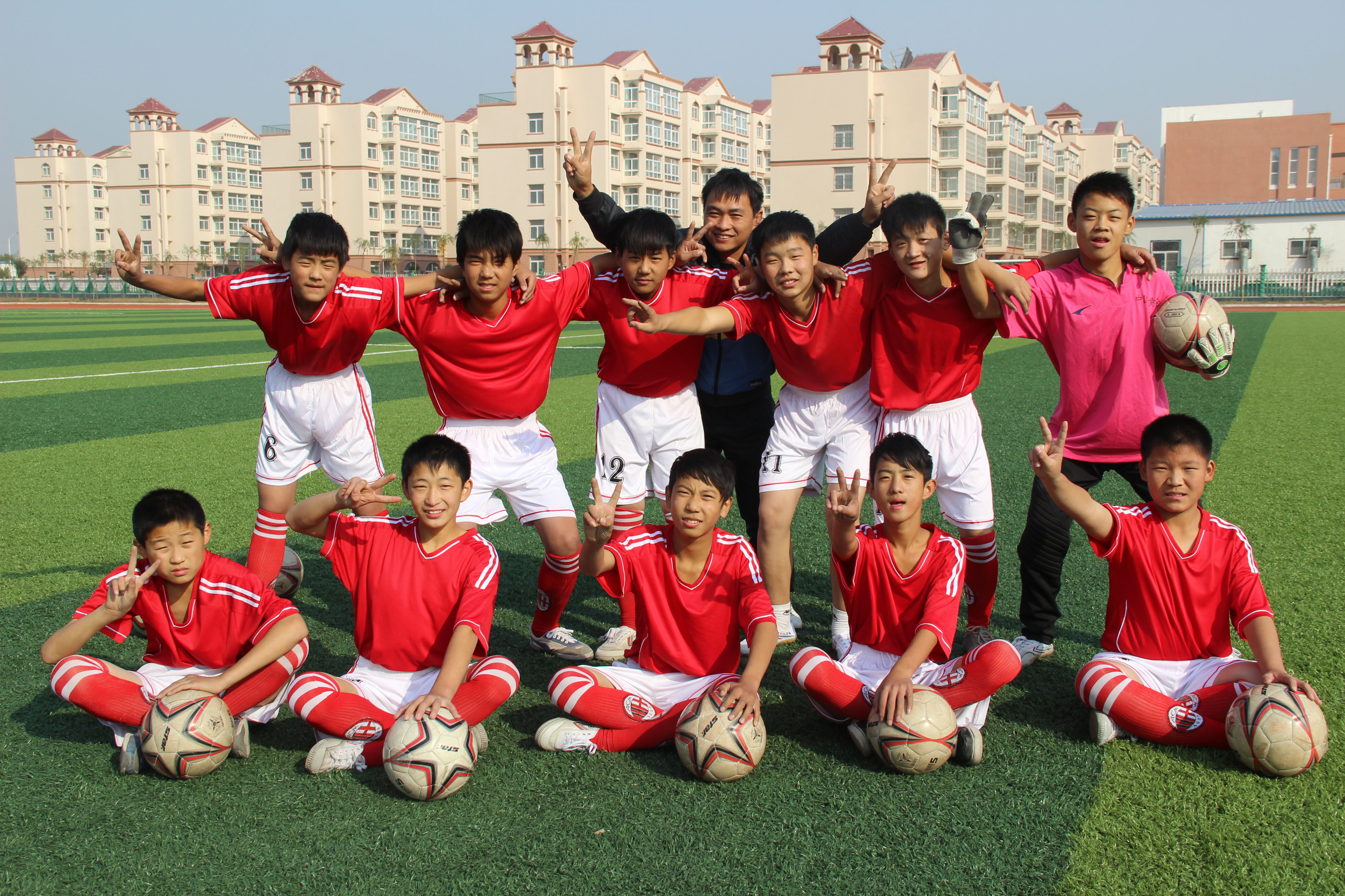 足球精神,足球点燃激情绿茵绽放梦想