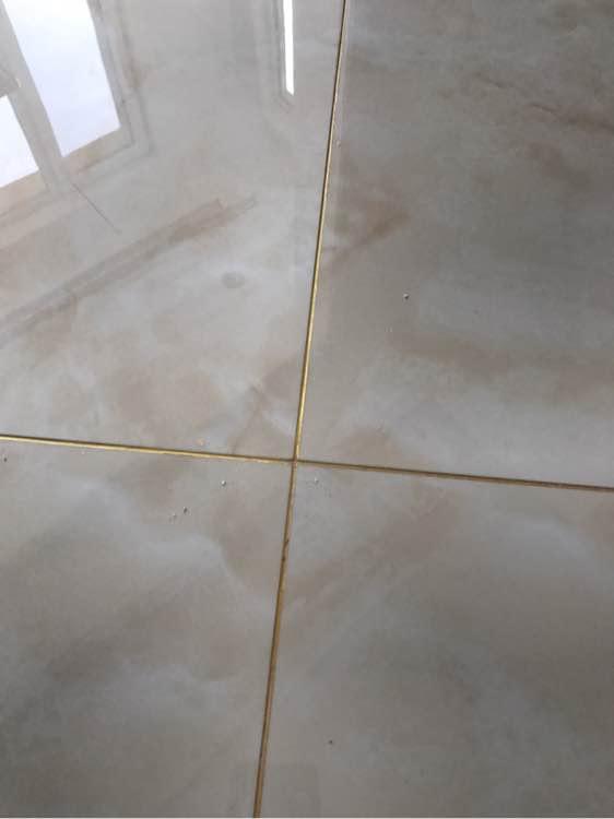 装修美缝45元/m²，老公当场回绝亲自上阵，回家一看还挺像回事