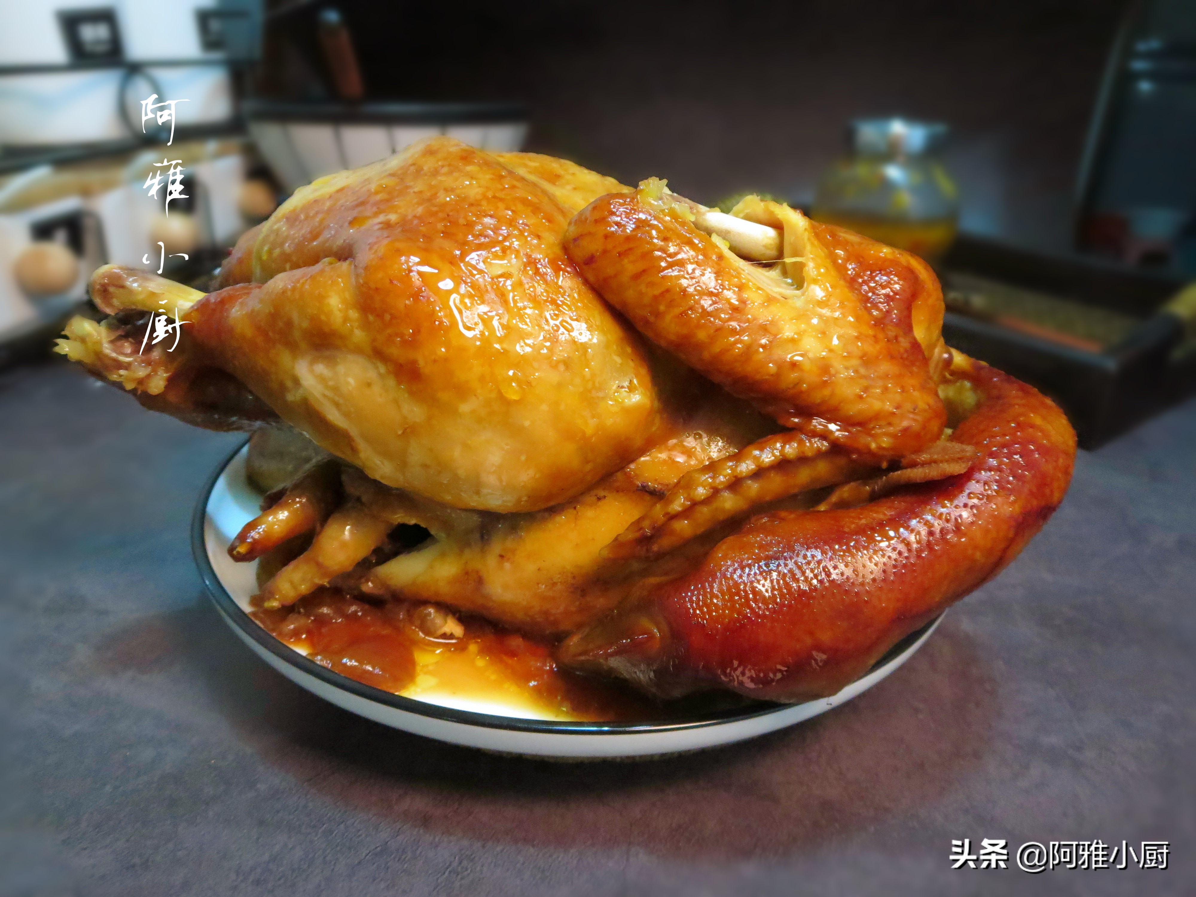 把一整只鸡扔进电饭煲不用一滴水,把一整只鸡直接放电饭煲里