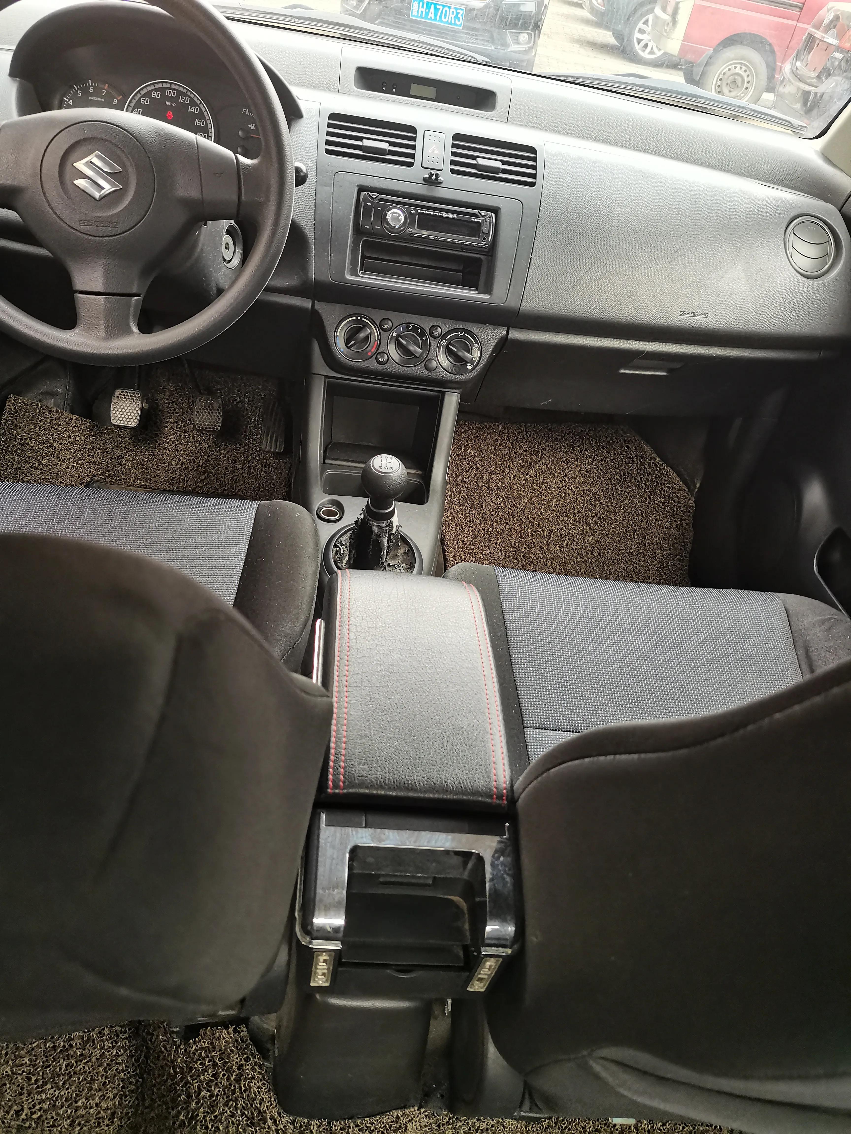 铃木红色雨燕超清,红颜色的小铃木