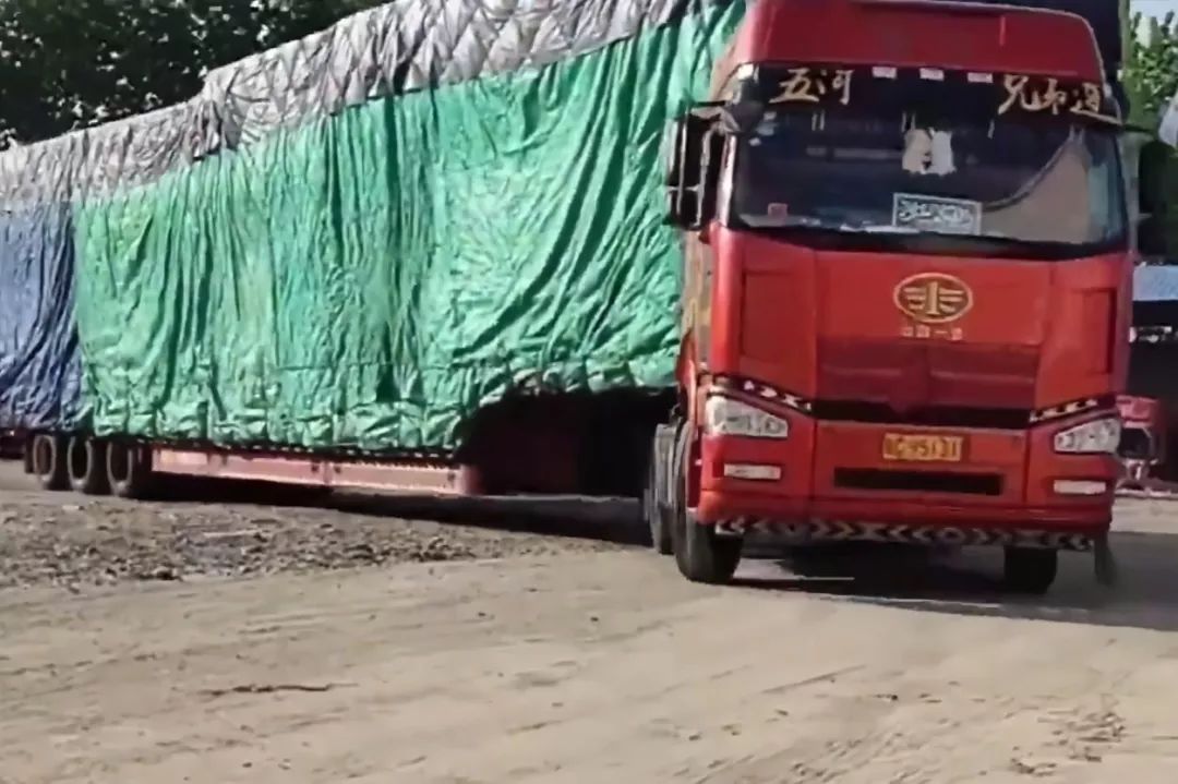 半挂车操作失误视频,新手半挂车司机上路开车最全技巧