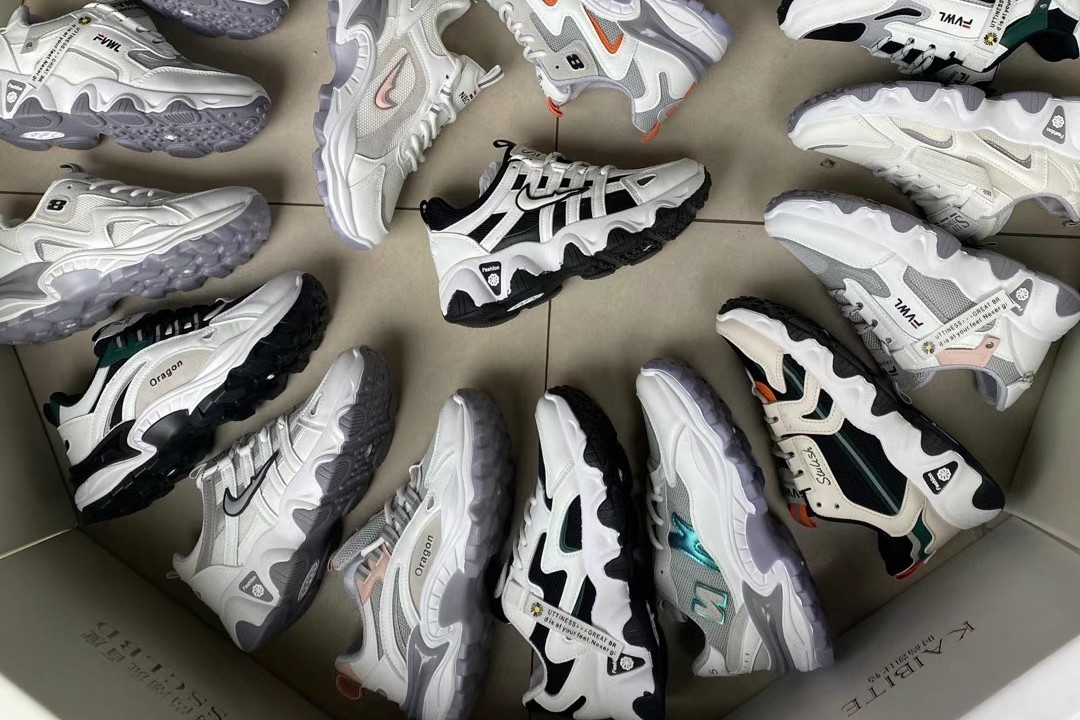 为什么年轻人喜欢穿帆布鞋,初中生现在为什么喜欢穿运动鞋