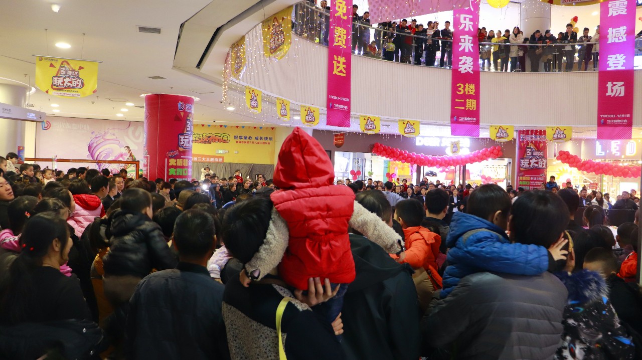 「当代购物中心」丨周年庆玩这么大？火力全开，你能hold住吗？
