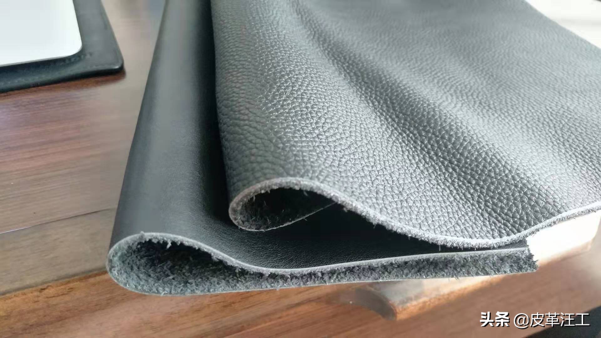 皮包怎么分辨牛皮和人造皮的区别,明明白白消费话术