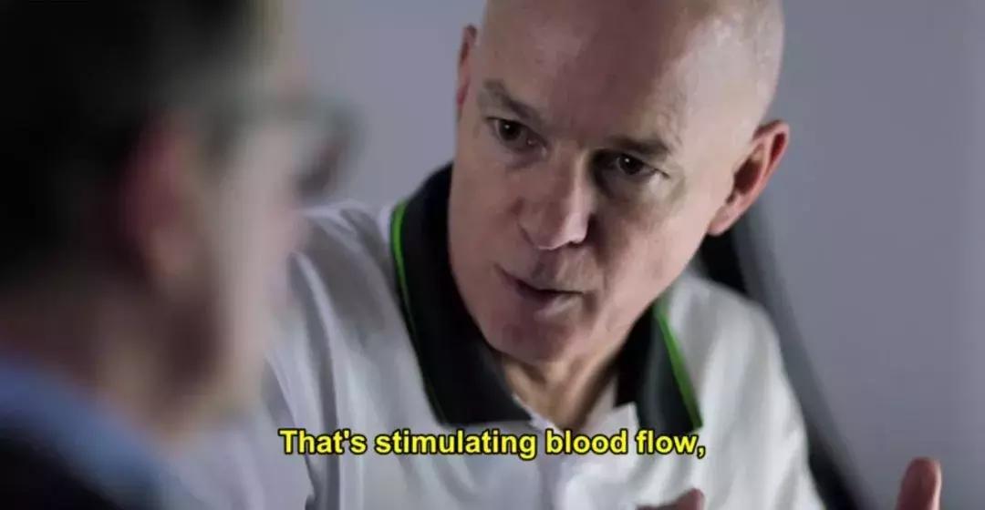 快走比跑步更毁膝盖,散步和跑步哪个更伤膝盖