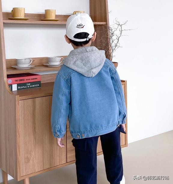 别愁，童装设计师，我为你提供一系列2021秋冬韩版童装牛仔新样衣