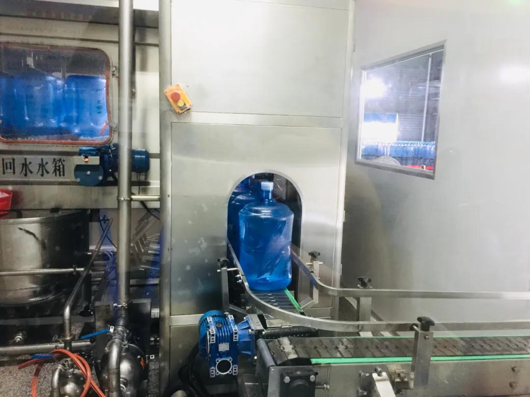 桶装水是真的在源头生产的吗,桶装水靠谱么