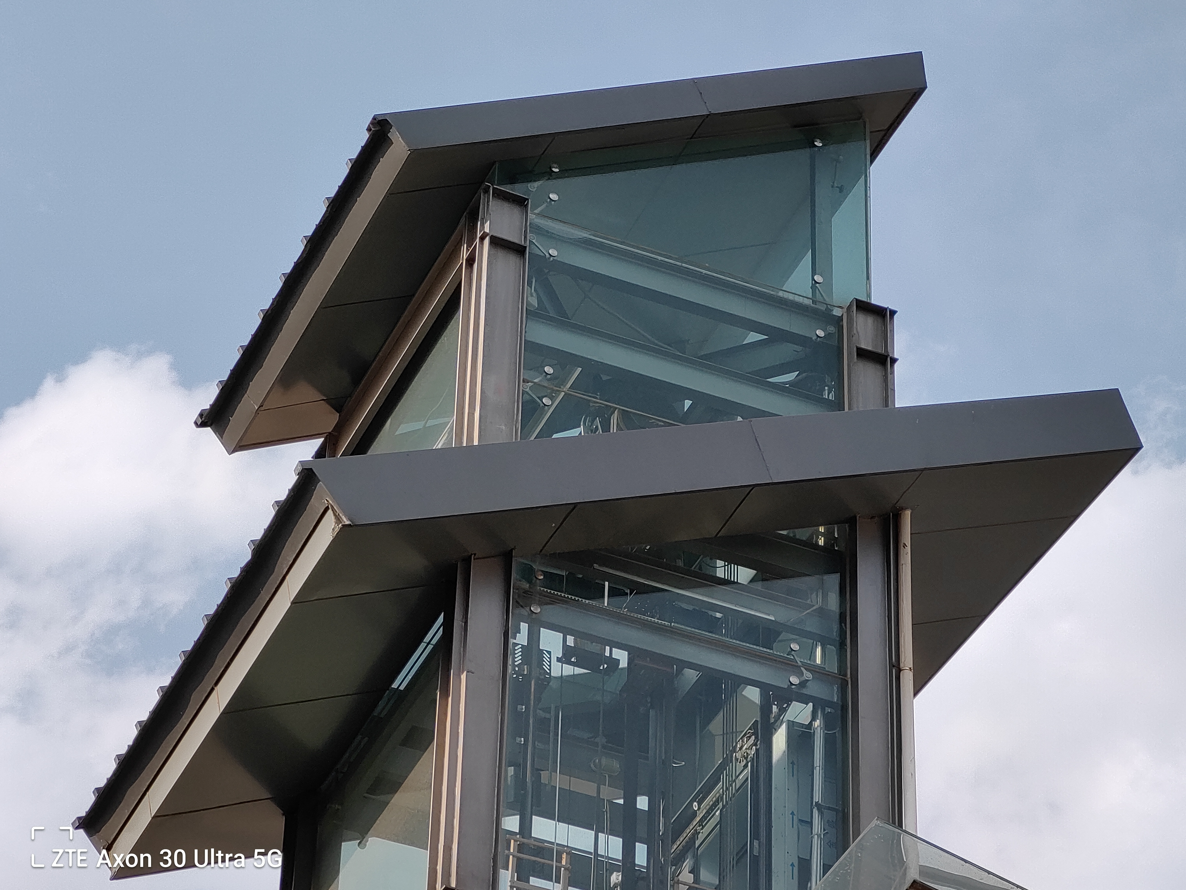 中兴axon30ultra和努比亚z30pro,中兴axon30ultra对比魅族18pro