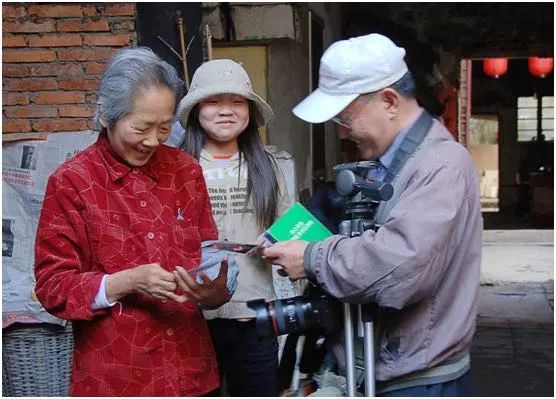 爸爸意外去世后，我用一支笔，救回有自毁倾向的妈妈