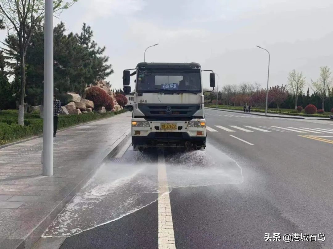 向坚守岗位的一线工人致敬,向坚守在户外的劳动者致敬