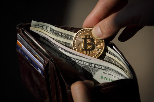 比特币下半年还会暴跌吗,比特币今天突破12000吗