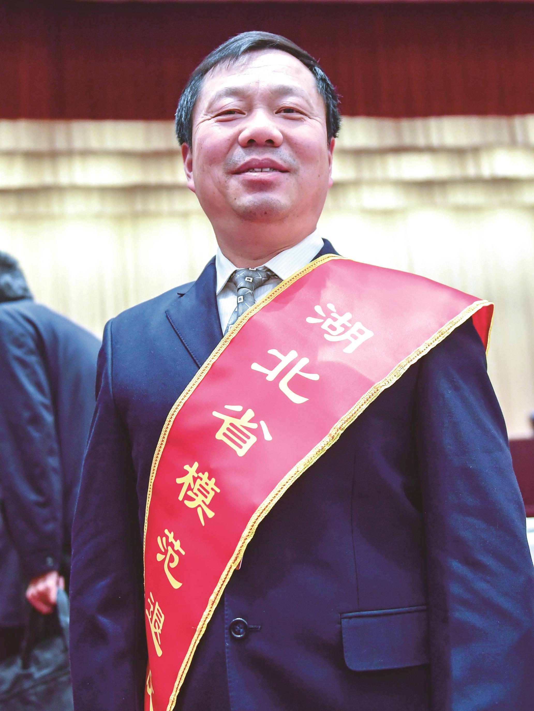 十堰退休老人获全省表彰:战斗英雄变身公安老兵屡立功