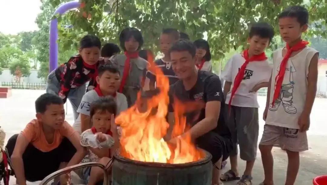 最美教师照片视频,全国最美教师视频素材3-5分钟