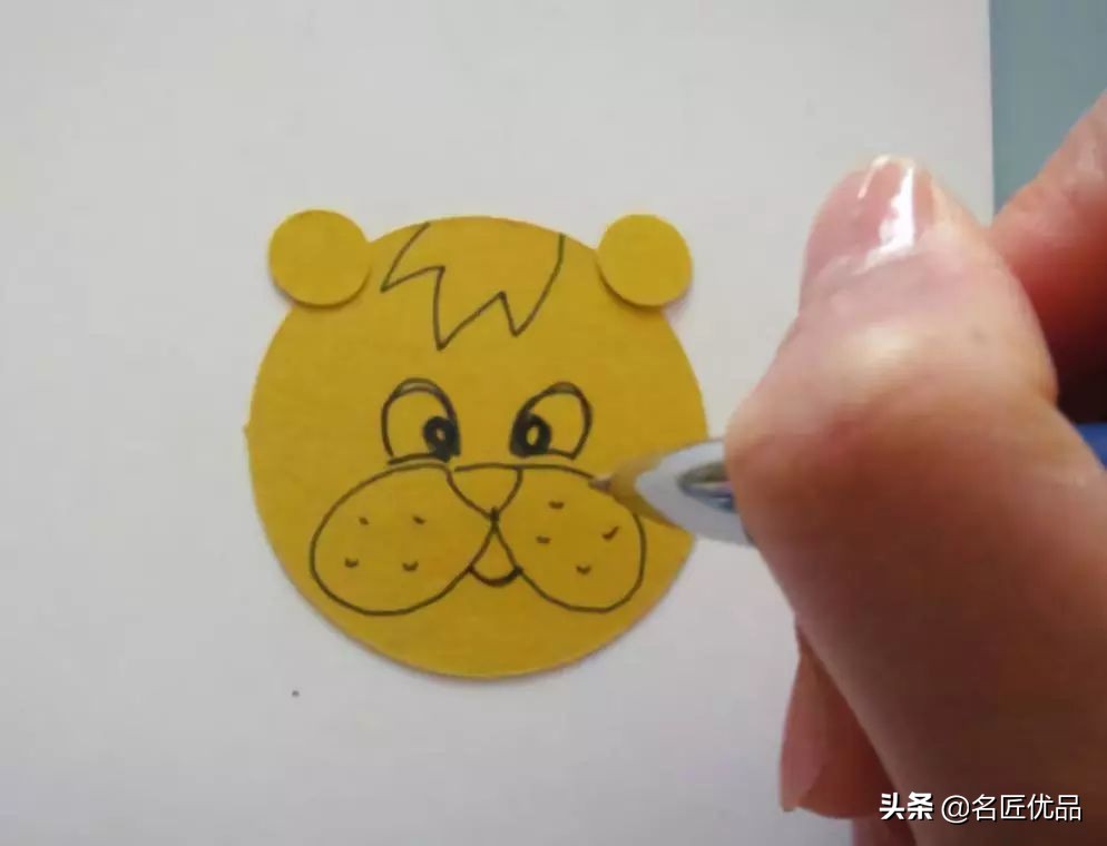 用黏土做简单又可爱的小狮子,小狮子粘土手工制作教程