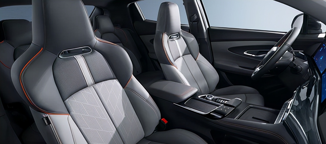 「特车圈」机甲之魂觉醒,是男人就要开……