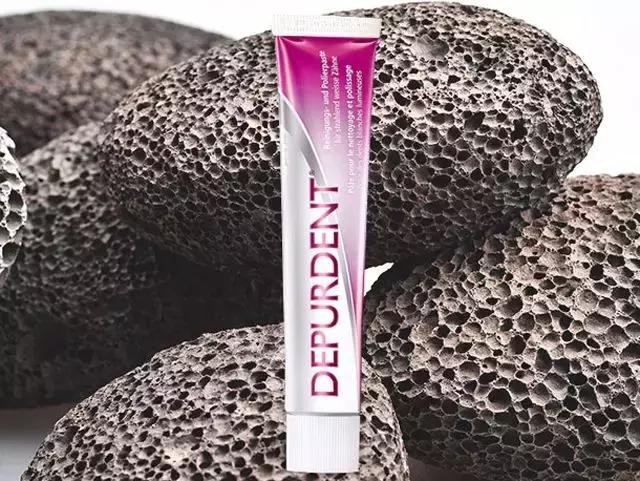 倪妮泳装露齿笑又迷倒一票人！湿法风格突然走火，牙白才敢这样玩