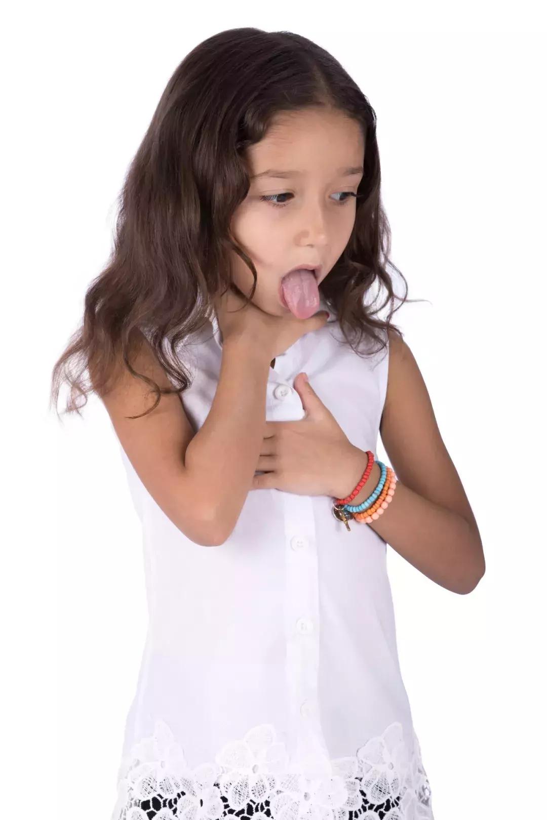 儿童异物卡喉的急救方法图,父母必知的急救方法