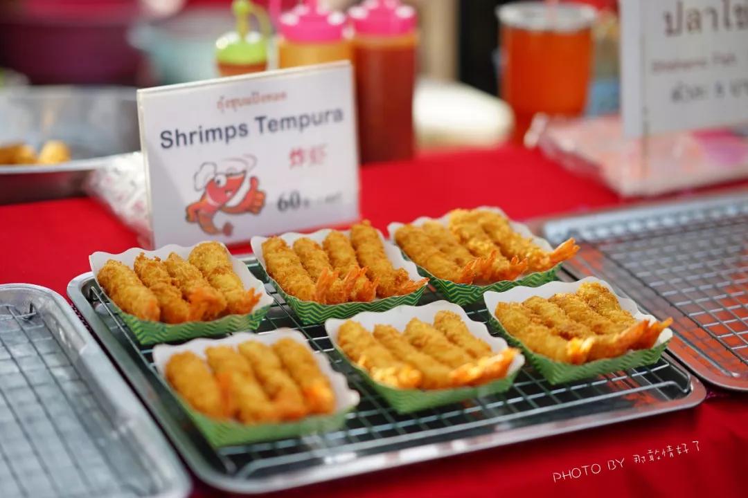 美国艺术家老夫妇定居苏梅岛十年，教游客画垃圾桶，唤醒环保意识