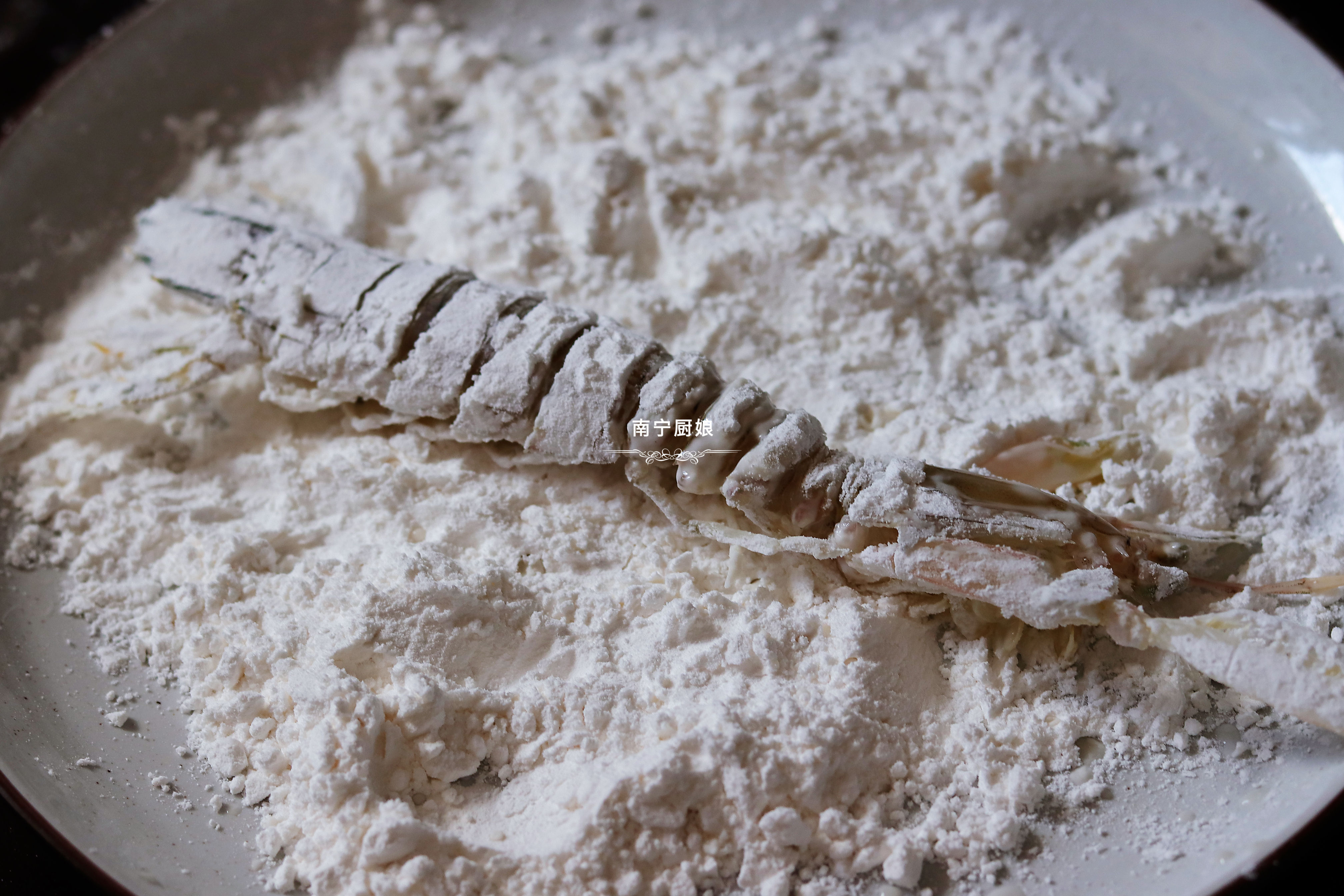 不用油炸的椒盐皮皮虾家庭做法,椒盐皮皮虾做法直接炸还是焯水