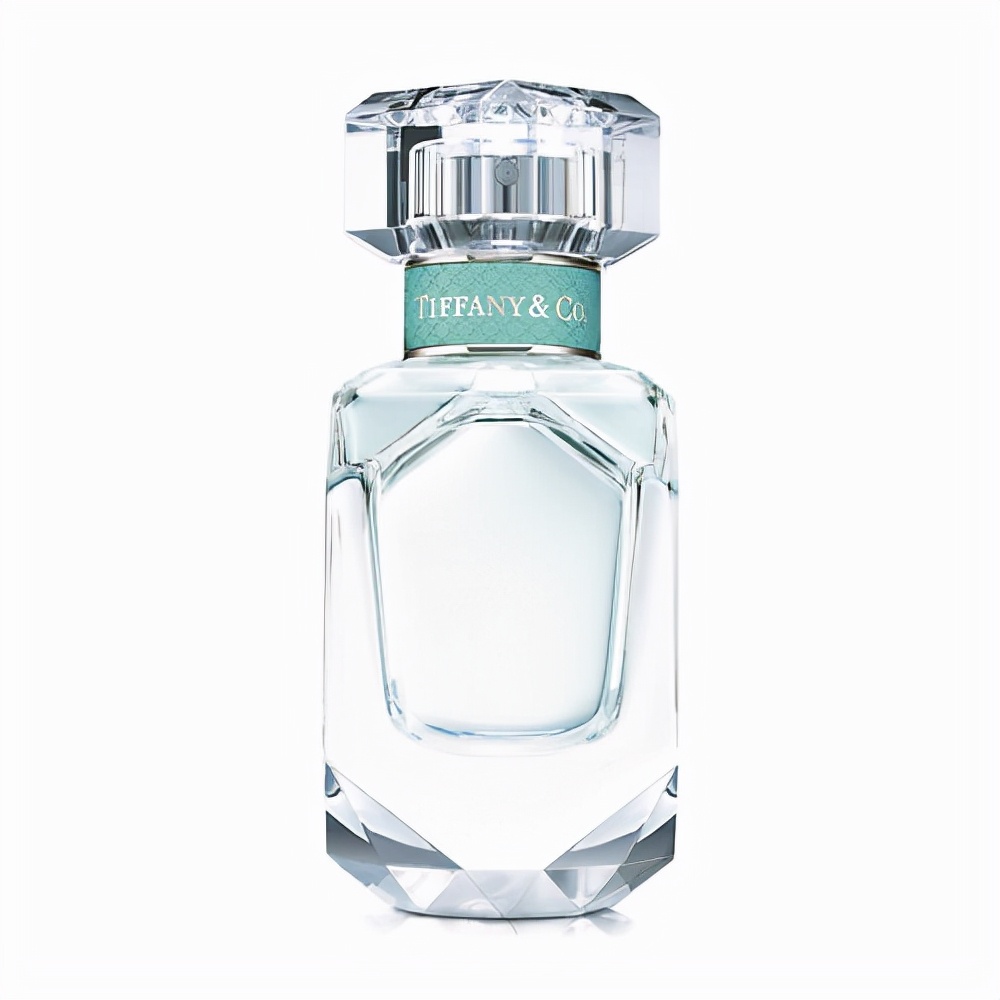 迷人而诱人：Cosmo 推荐的 12 款最适合女性的香水