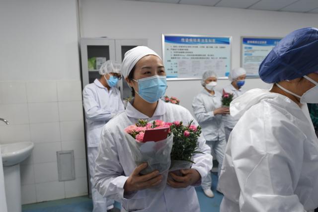 战疫助农县长,云南县长爱心助农直播带货