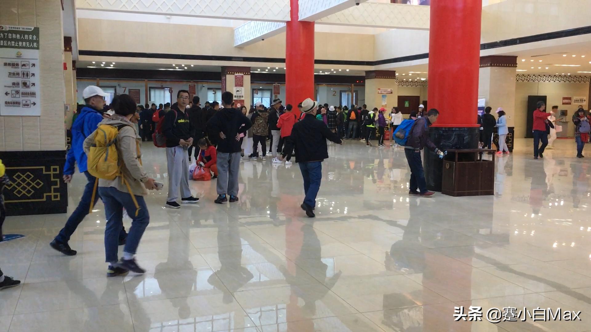 稻城亚丁的文章是谁写的,关于稻城亚丁的一本小说