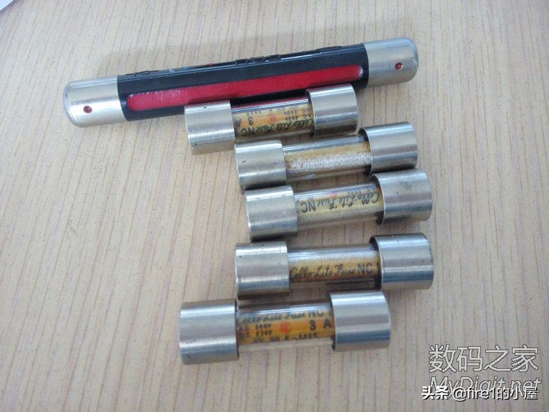 废品堆里淘了一堆电子元件,看看都有什么